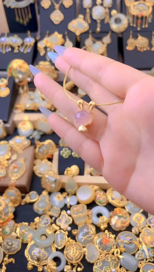 玛瑙/玉髓颈饰合金小兔子吊坠