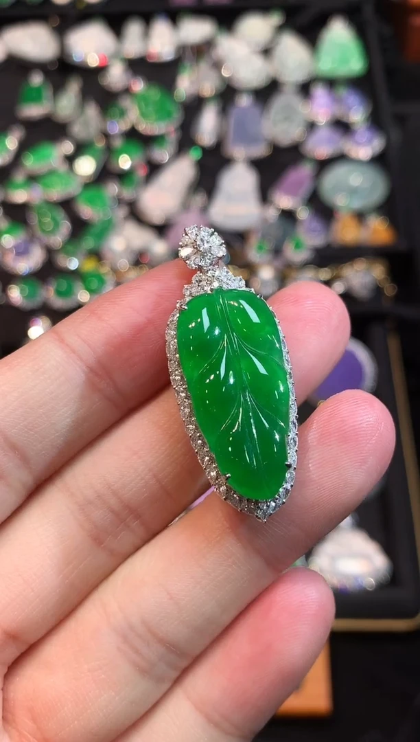 吊坠(赠链)18K金镶嵌翡翠高冰正阳满绿树叶吊坠