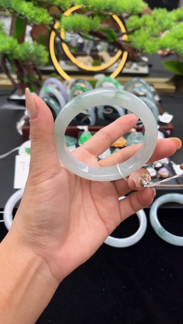 未镶嵌手镯翡翠手镯