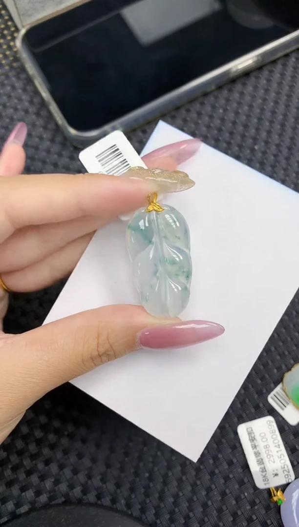 翡翠18K金镶嵌颈饰111111111