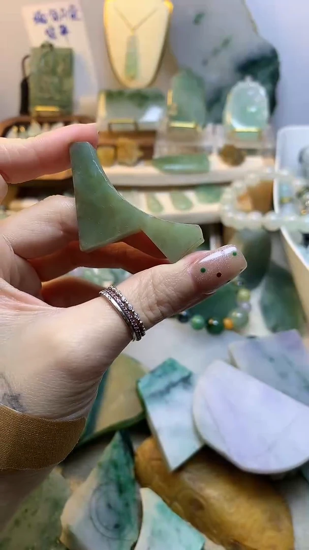 未镶嵌挂件翡翠缅甸A货翡翠,没有运费险,有纹有裂