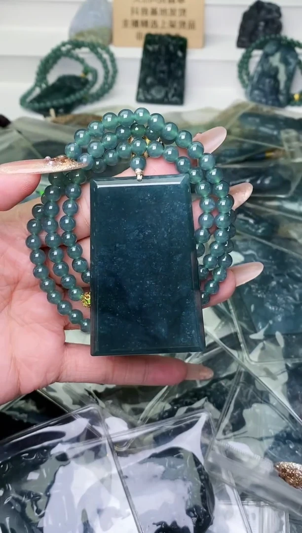 颈饰未镶嵌翡翠