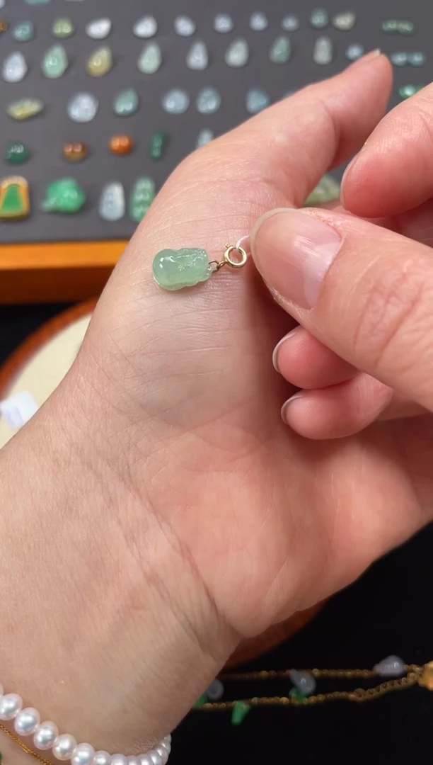 吊坠(不含链)18K金镶嵌翡翠一个JK261