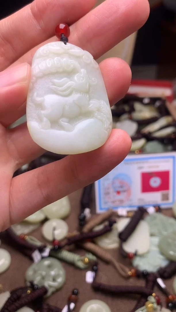 玉新疆料青海料清水吊坠