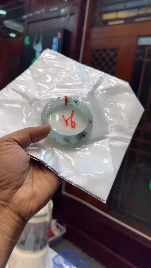 未镶嵌手镯翡翠手镯