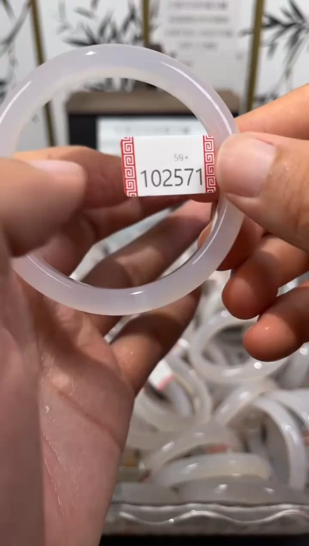 玛瑙/玉髓手镯未镶嵌102571