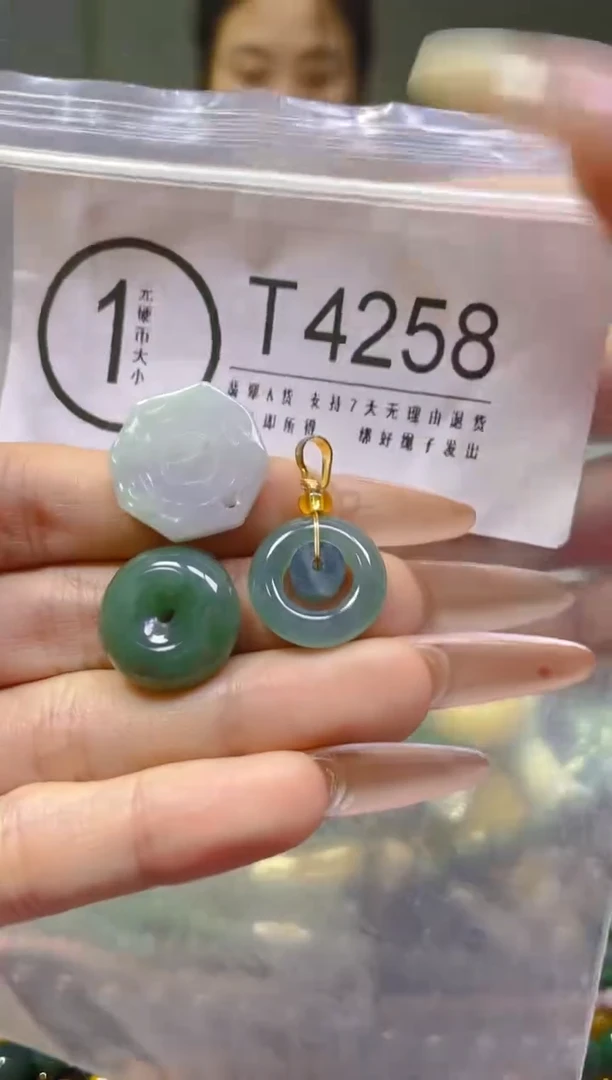 翡翠未镶嵌颈饰/T/翡翠A货，一件也是批发价