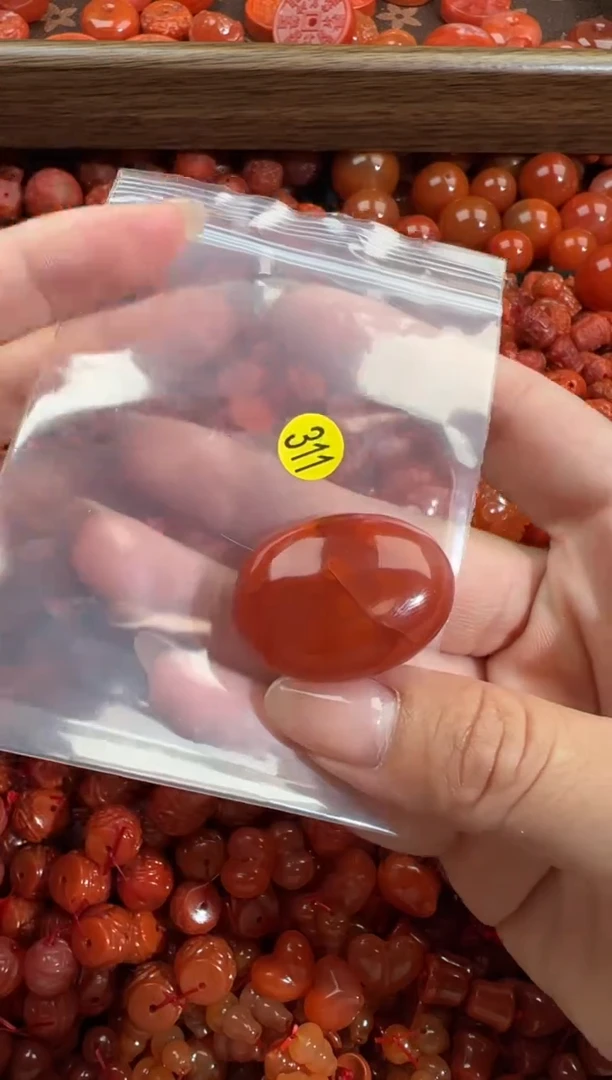 南红玛瑙未镶嵌颈饰1