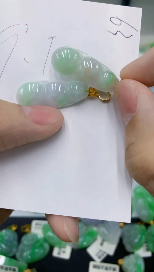 翡翠未镶嵌颈饰1111111多样性发其一