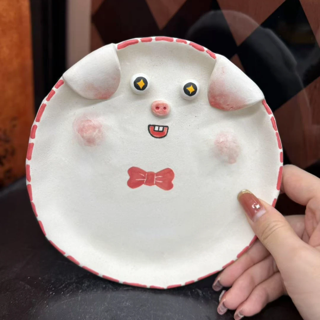 陶瓷手绘小猪盘子