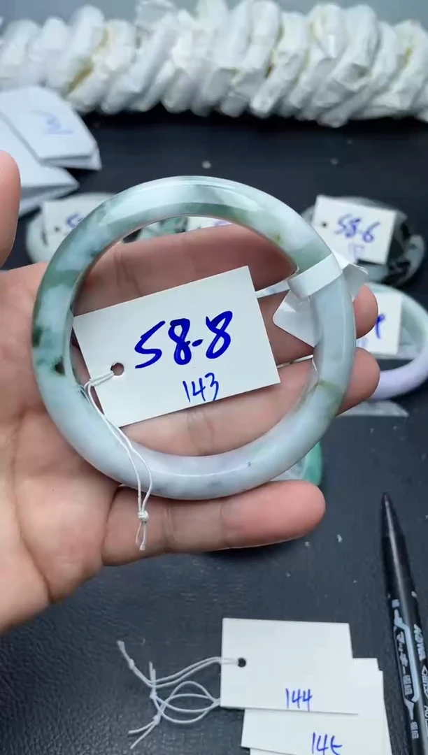 未镶嵌手镯翡翠143