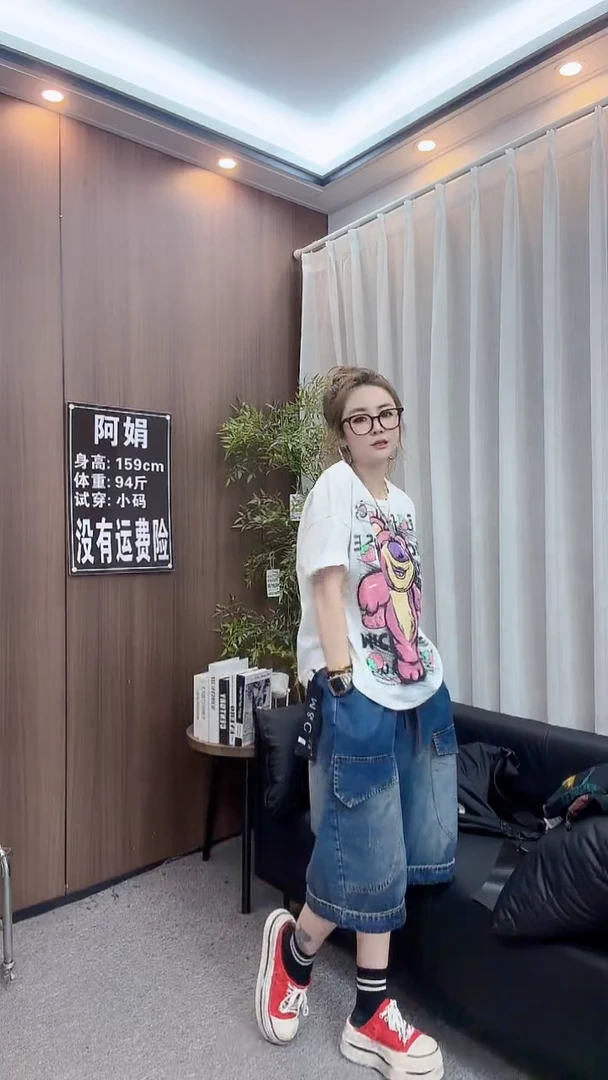 白色草莓熊短袖.。