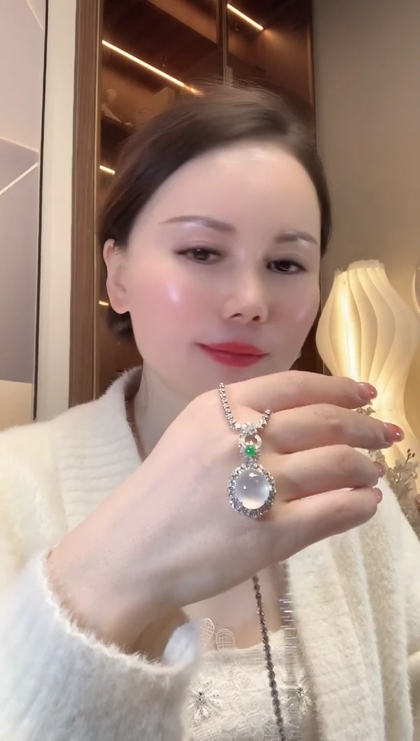 【闪购商品】翡翠吊坠(不含链)18K金镶嵌F154