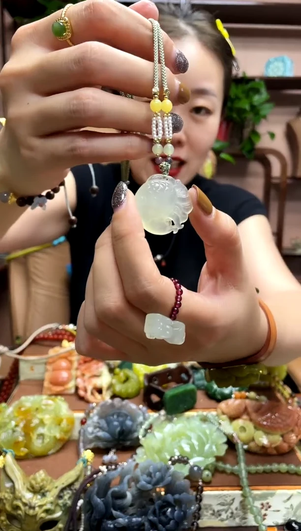 未镶嵌岫玉吊坠·