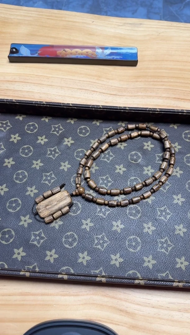 【闪购商品】沉香吊坠海南乌身夹珠多圈24g+