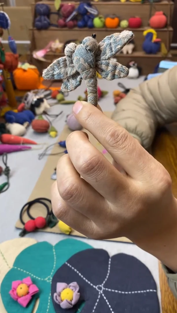 布艺蜻蜓胸针 配饰