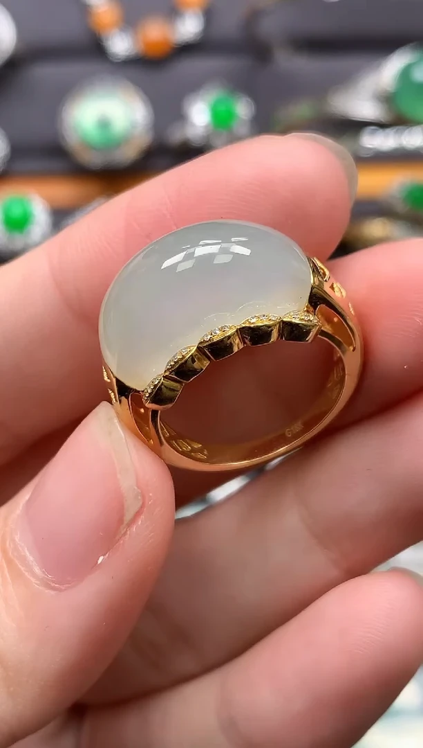 18K金镶嵌戒指翡翠戒指