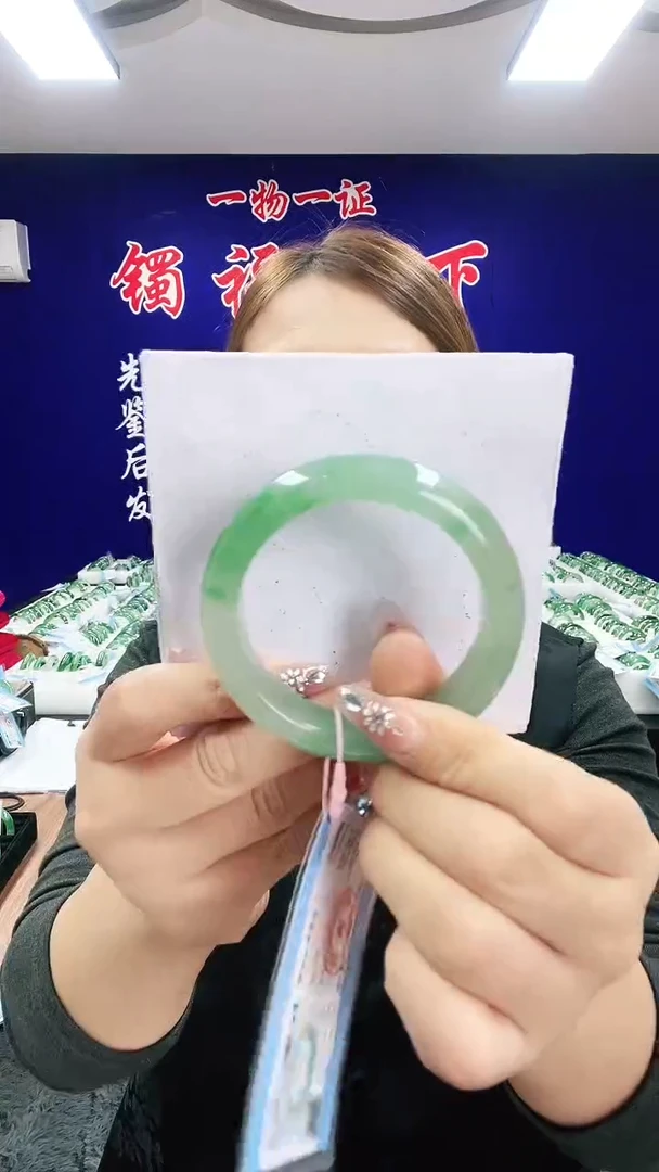 未镶嵌手镯石英质玉（非洲翠）1