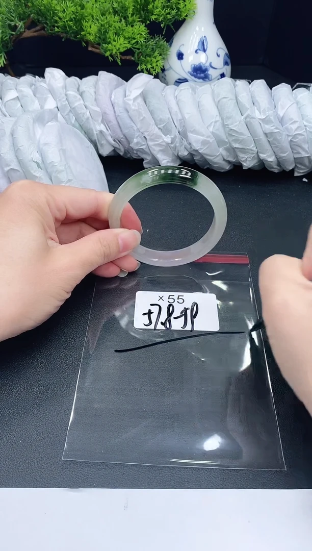 未镶嵌手镯翡翠55
