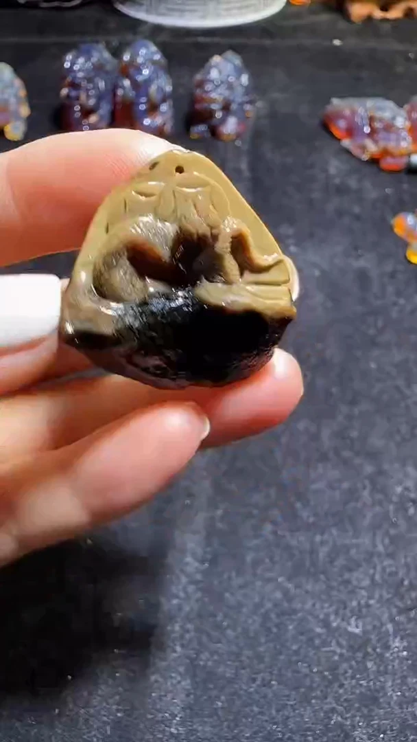 琥珀颈饰未镶嵌18