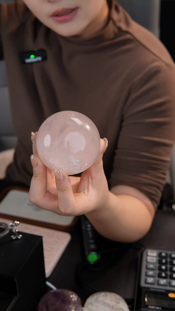 【闪购商品】芙蓉石水晶球未镶嵌69mm粉水球福利