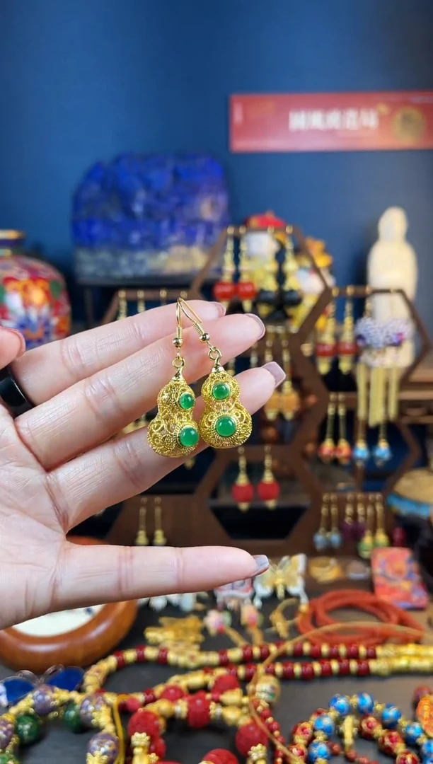 【闪购商品】绿色葫芦珐琅耳钩