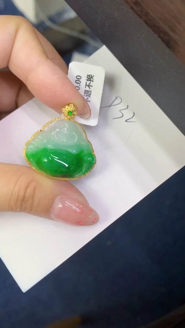 翡翠18K金镶嵌颈饰缅甸天然翡翠A货