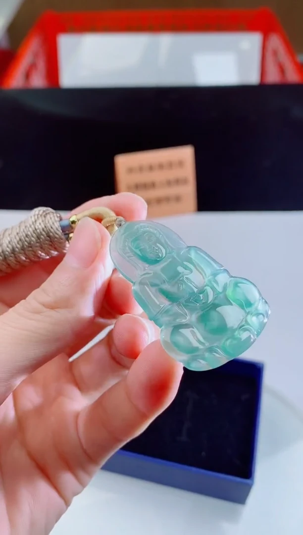 颈饰未镶嵌翡翠   ·