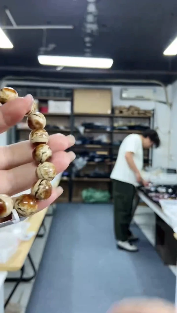 【闪购商品】琥珀（根珀）裸石未镶嵌多样性发其一，颜色微差