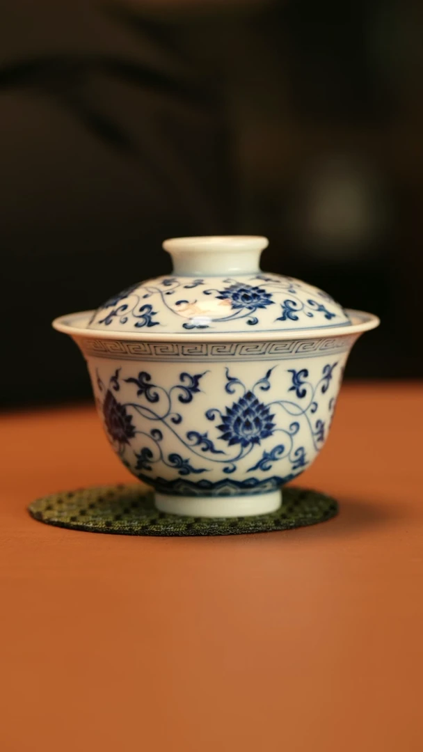 【闪购商品】仿明青花缠枝莲盖碗微瑕