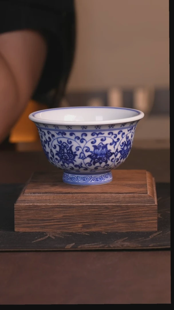 青花缠枝莲压手杯