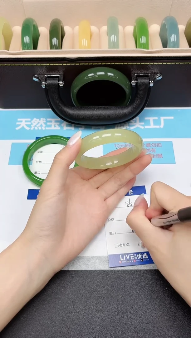 未镶嵌手镯石英质玉186/5859