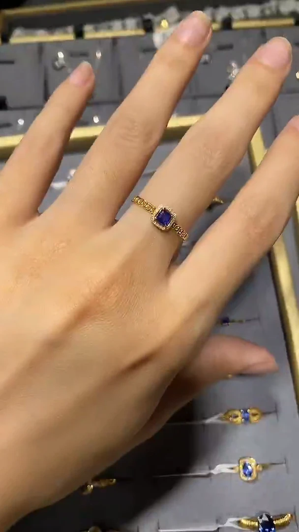 戒指蓝宝石18K金镶嵌