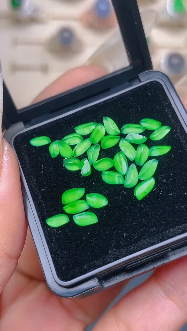 未镶嵌定制翡翠天然翡翠蛋面28