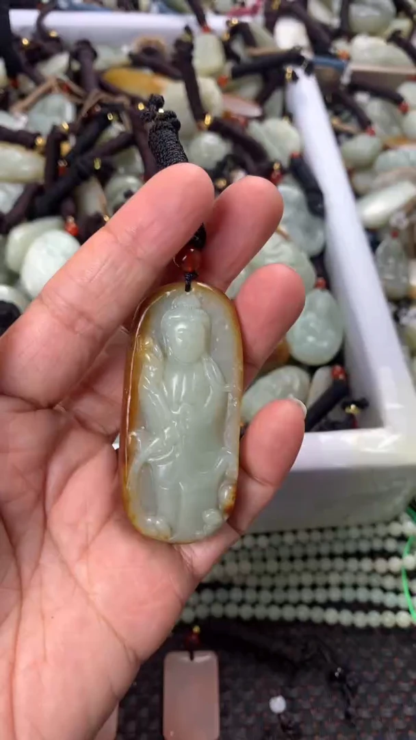 【闪购商品】和田玉颈饰未镶嵌多样性发货没有证书，拍一发一.有瑕