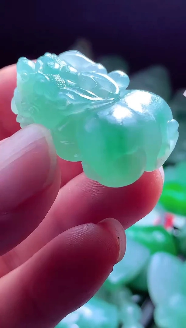 未镶嵌定制翡翠八****?翡翠毛货定制