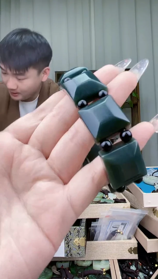 【闪购商品】和田玉挂件未镶嵌拍一发一，多样性发货！