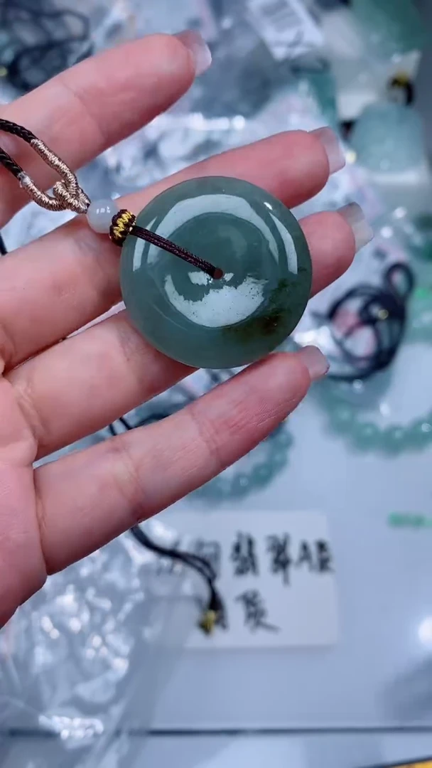 翡翠未镶嵌颈饰吊坠