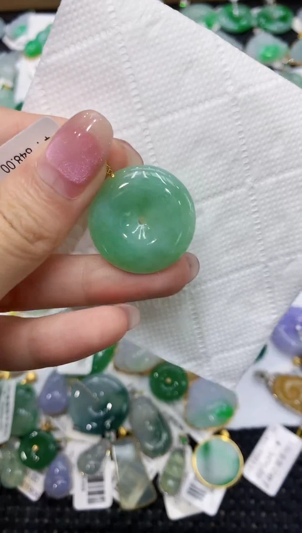 翡翠18K金镶嵌颈饰111111111111