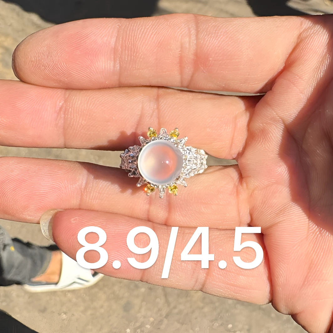 0104(小哪吒在源头)高冰种翡翠正圆白冰戒面干净肉细荧光足M200