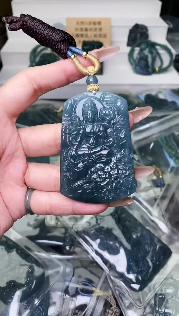 颈饰未镶嵌翡翠