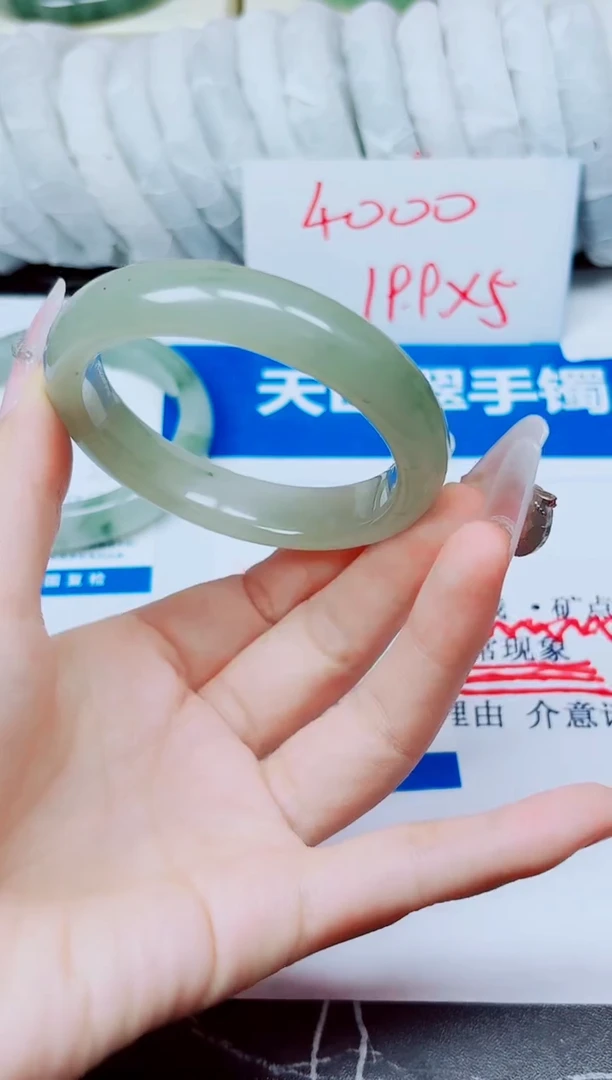 未镶嵌手镯石英质玉70/54.4