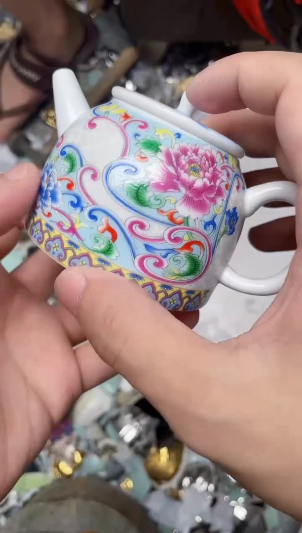 陶瓷掐银缠枝莲壶