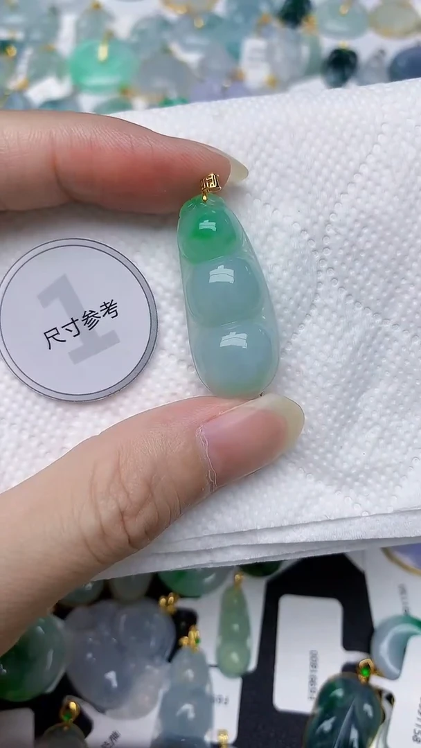 颈饰18K金镶嵌翡翠天然A货翡翠