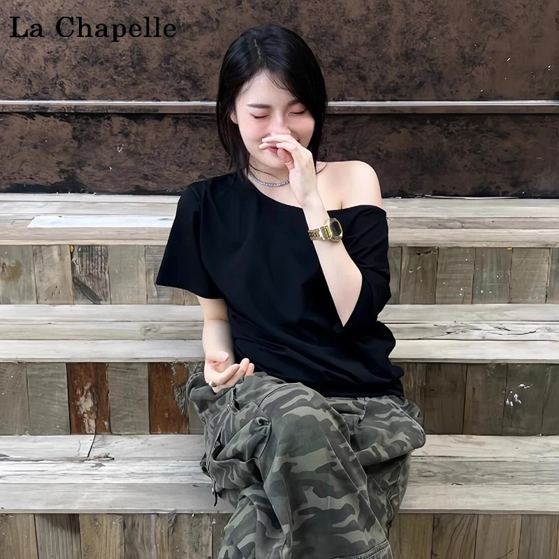 拉夏贝尔黑色宽松短袖T恤女夏季斜肩露肩辣妹上衣女斜肩领短袖