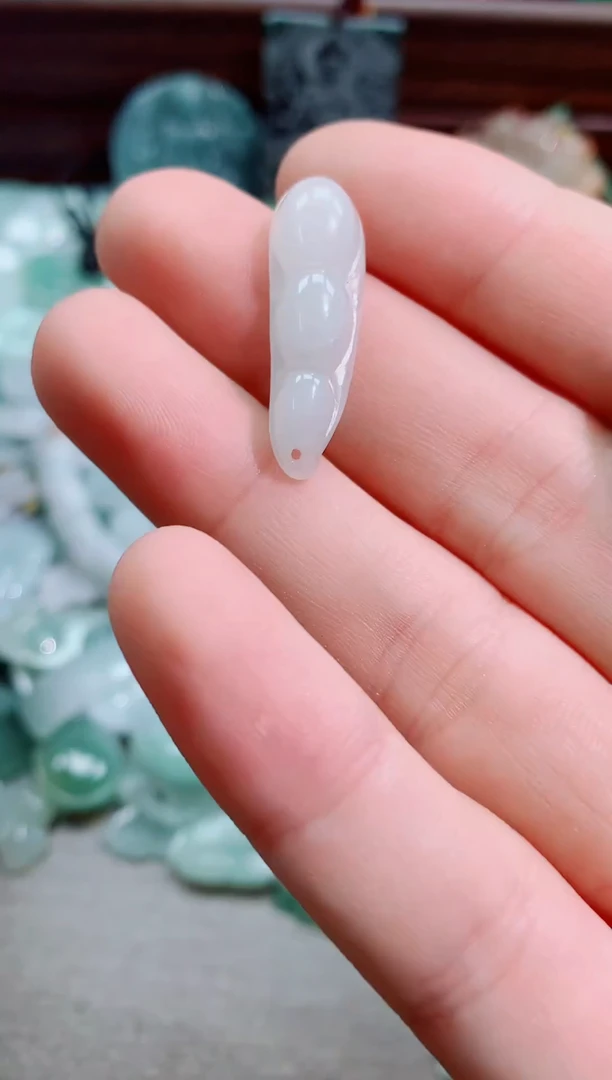 吊坠(不含链)未镶嵌翡翠天然A货翡翠（含扣头不含链）