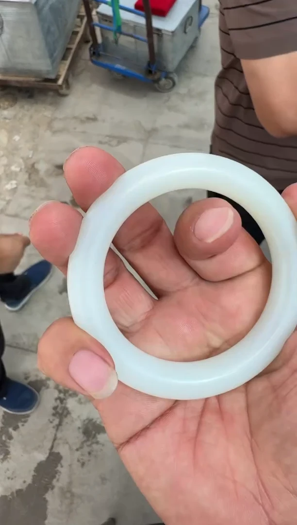 未镶嵌和田玉（糖玉）挂件和田玉