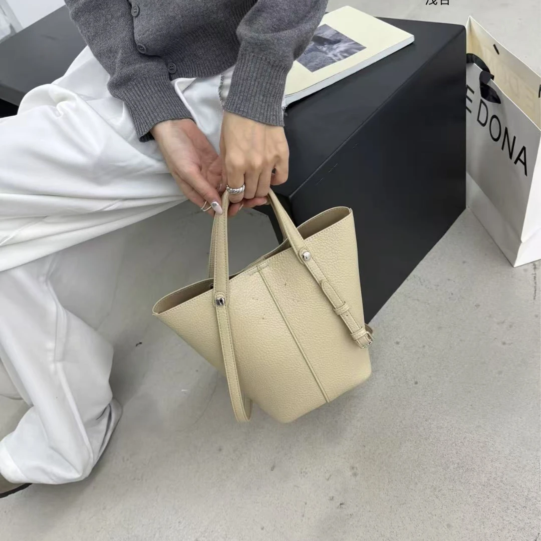 【芝麻集】SK-92612-浅杏RAIN.CUN时尚休闲百搭腋下斜跨轻奢女包