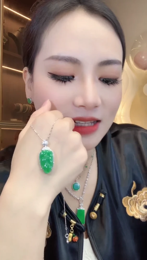 【闪购商品】翡翠吊坠(不含链)18K金镶嵌A24