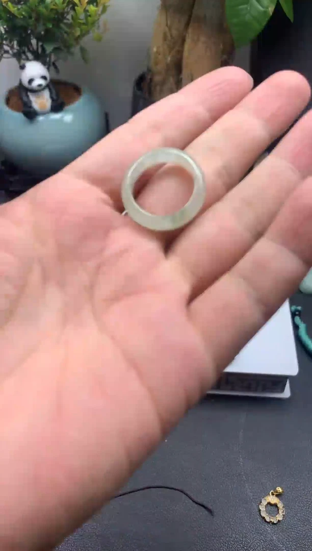 颈饰未镶嵌翡翠戒圈